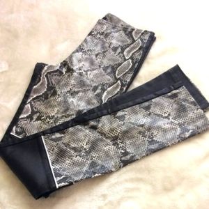 D.F.A. New York Cobra Print Leggings Women's Small